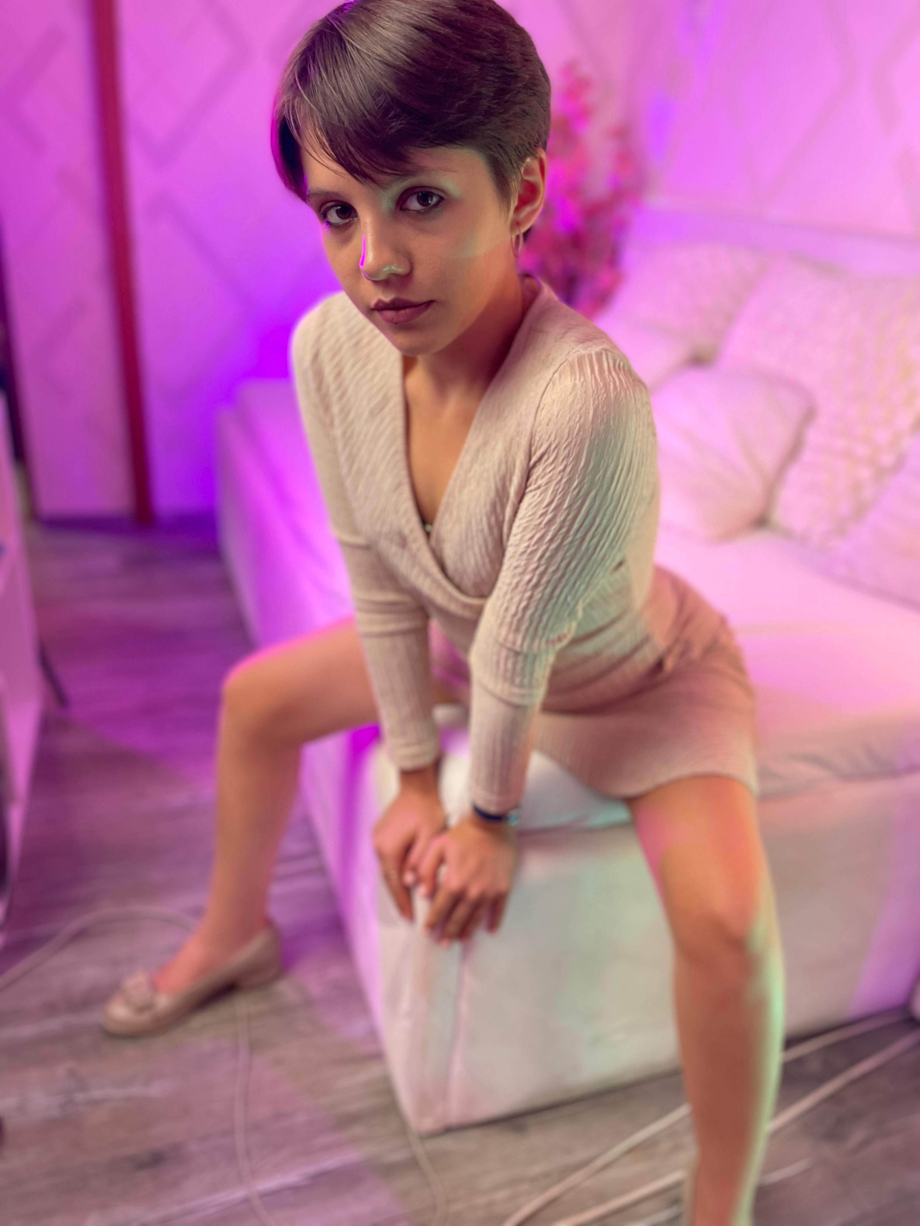 ArielleParis from Romania