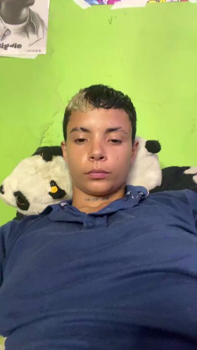 Aron739 from Colombia