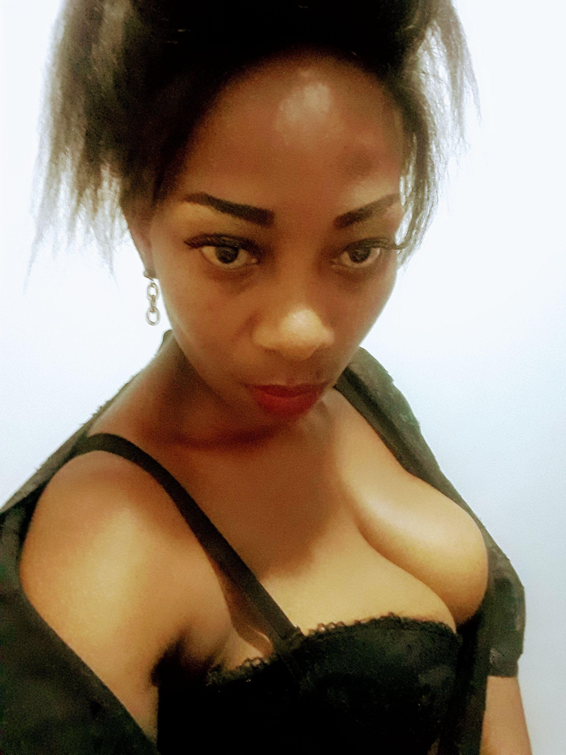 BustyBeeee from South Africa