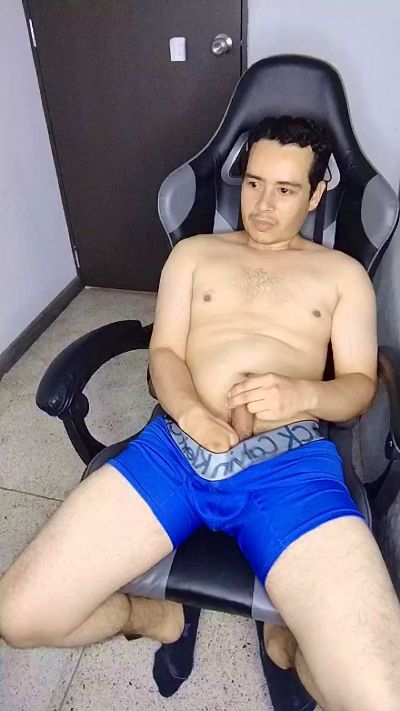 Casper_32 from Colombia