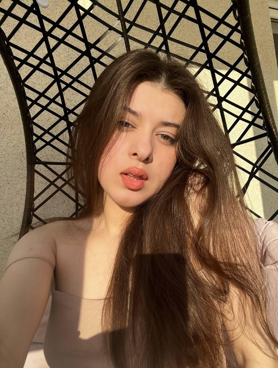 MiaShandri from United States