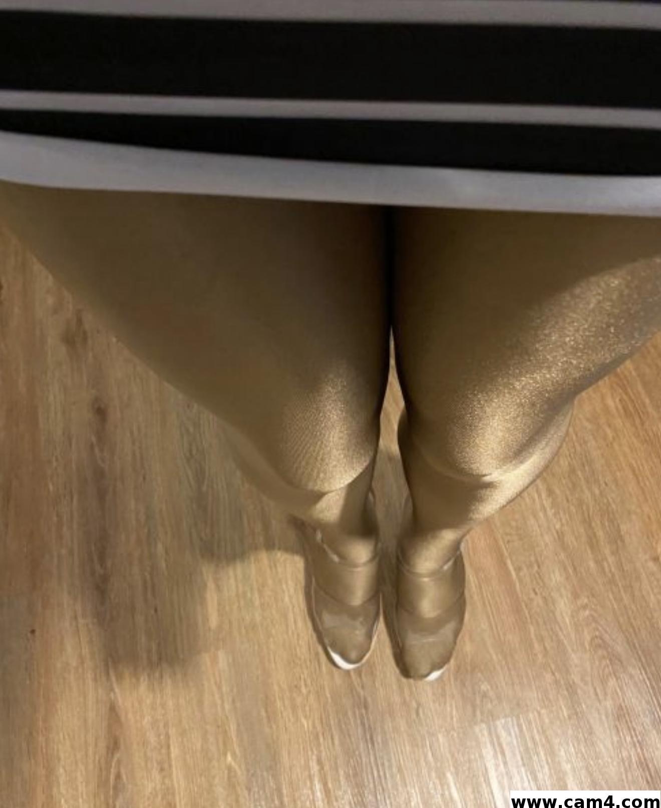 NylonQueen87 from Germany