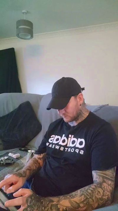 Suckmegood43 from United Kingdom