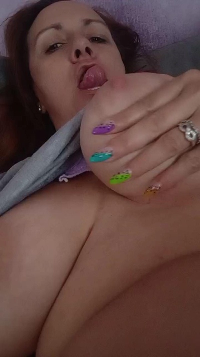 stefany49 from United Kingdom